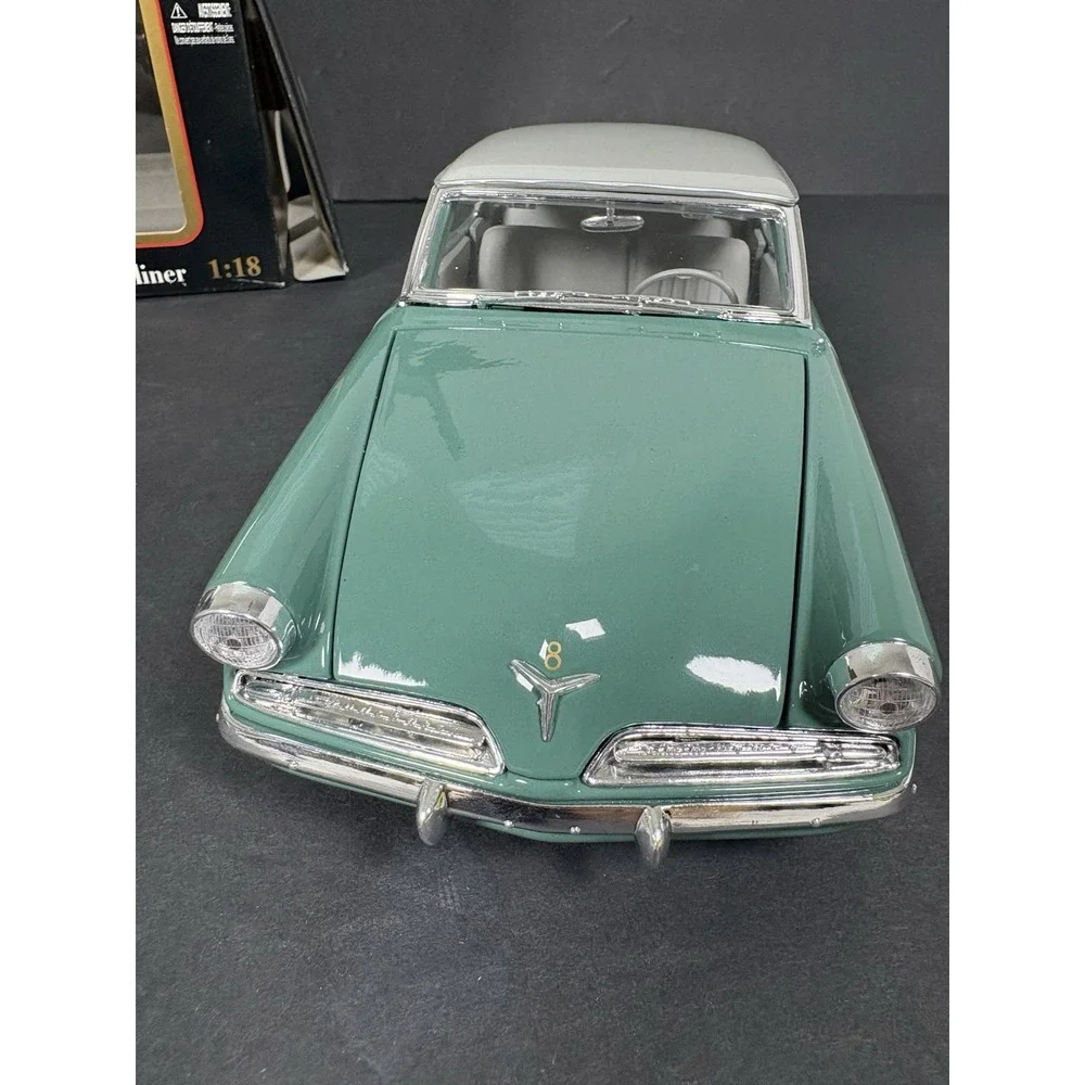 Maisto 1953 Studebaker Starliner 1:18 Scale Diecast Model Car – Special Edition
